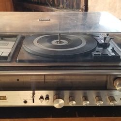 Stereo Turntable Cassete