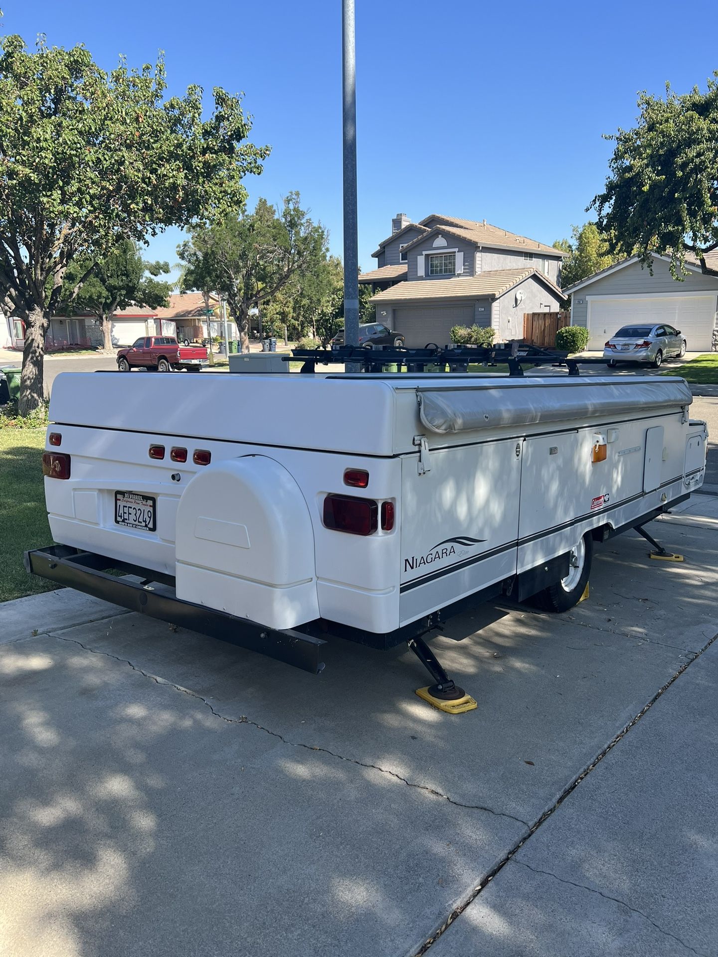 2003 Coleman Niagara Pop up Trailer