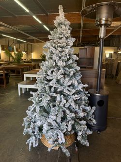 7FT Snow Flocked Christmas tree with lights