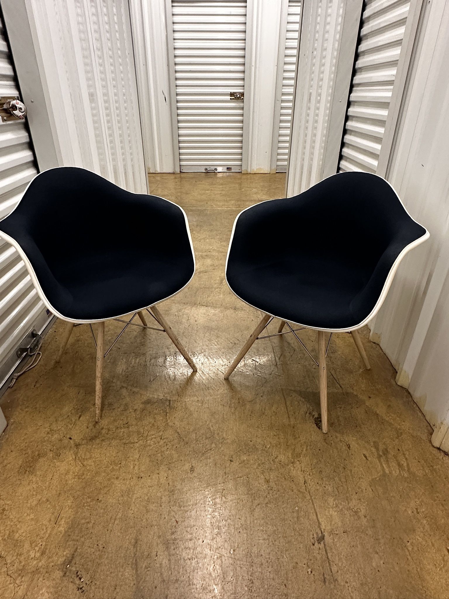 🔴🔵(1) Eames - Herman Miller Plastic Moulded Lounge - Blue Fabric
