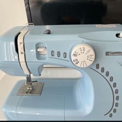 Kenmore Sewing Machine 🪡 🧵 