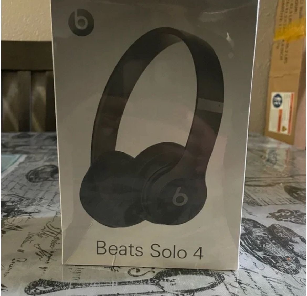 Beats Solo 4