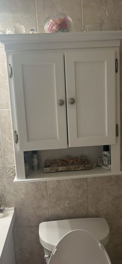 Over toilet gabinet