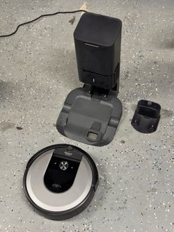 iRobot vacuum - 2 charging station