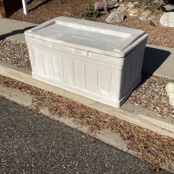 *CURB ALERT! FREE PLATIC STORAGE BIN - SUNCAST