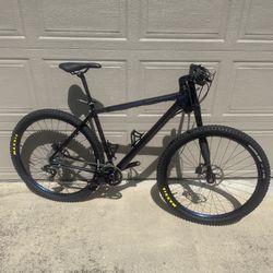 Beautiful Cannondale Lefty Hard Tail Mountain Bike Size Large