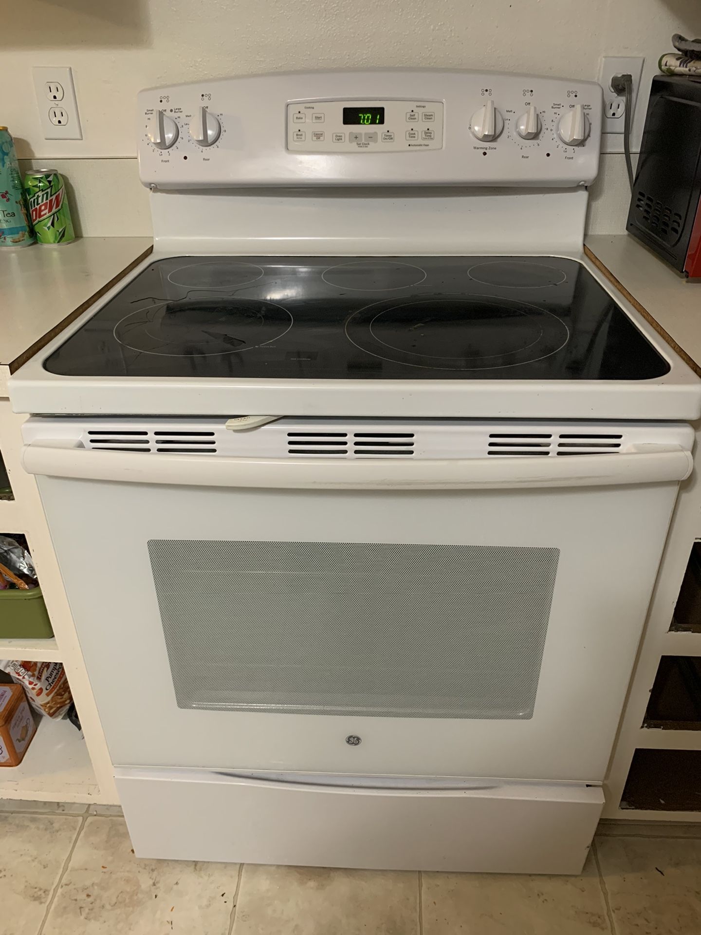 GE electric stove/oven glass top