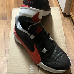 Nikes Black And Red Nikes 