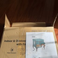 Heated cat house with dual cameras, 100 percent waterproof and extremely insulated