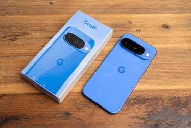 Brand new UNLOCKED Google Pixel 10 Indigo Blue 128GB . iPhone