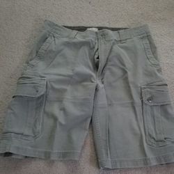 Gap size 34 Cargo Shorts