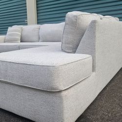 FREE DELIVERY!!! Living Spaces "Cypress" 2pc Sectional Couch (Gray)