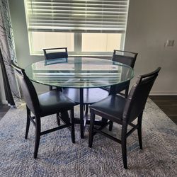 Rooms To Go Dining Table Set For Sale