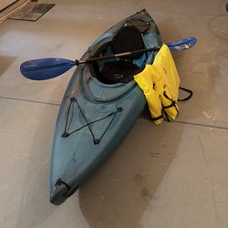 10’ lifetime sit in kayak with life vest and paddle