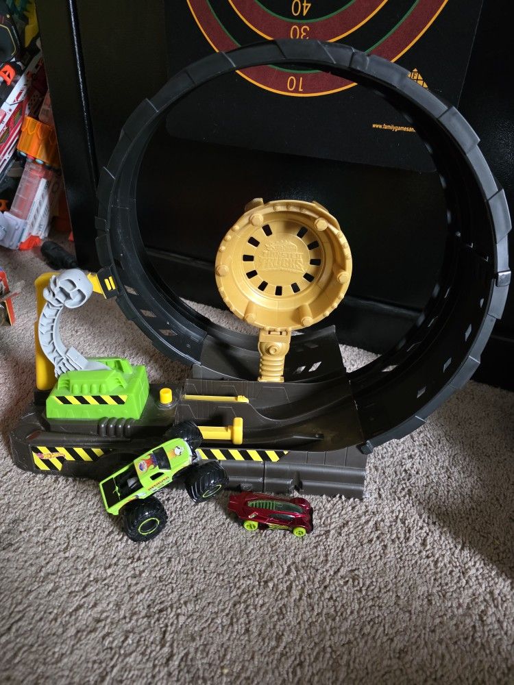 Hot Wheels Monster Truck Epic Loop