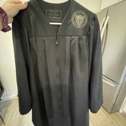 UW graduation Gown Size S-M