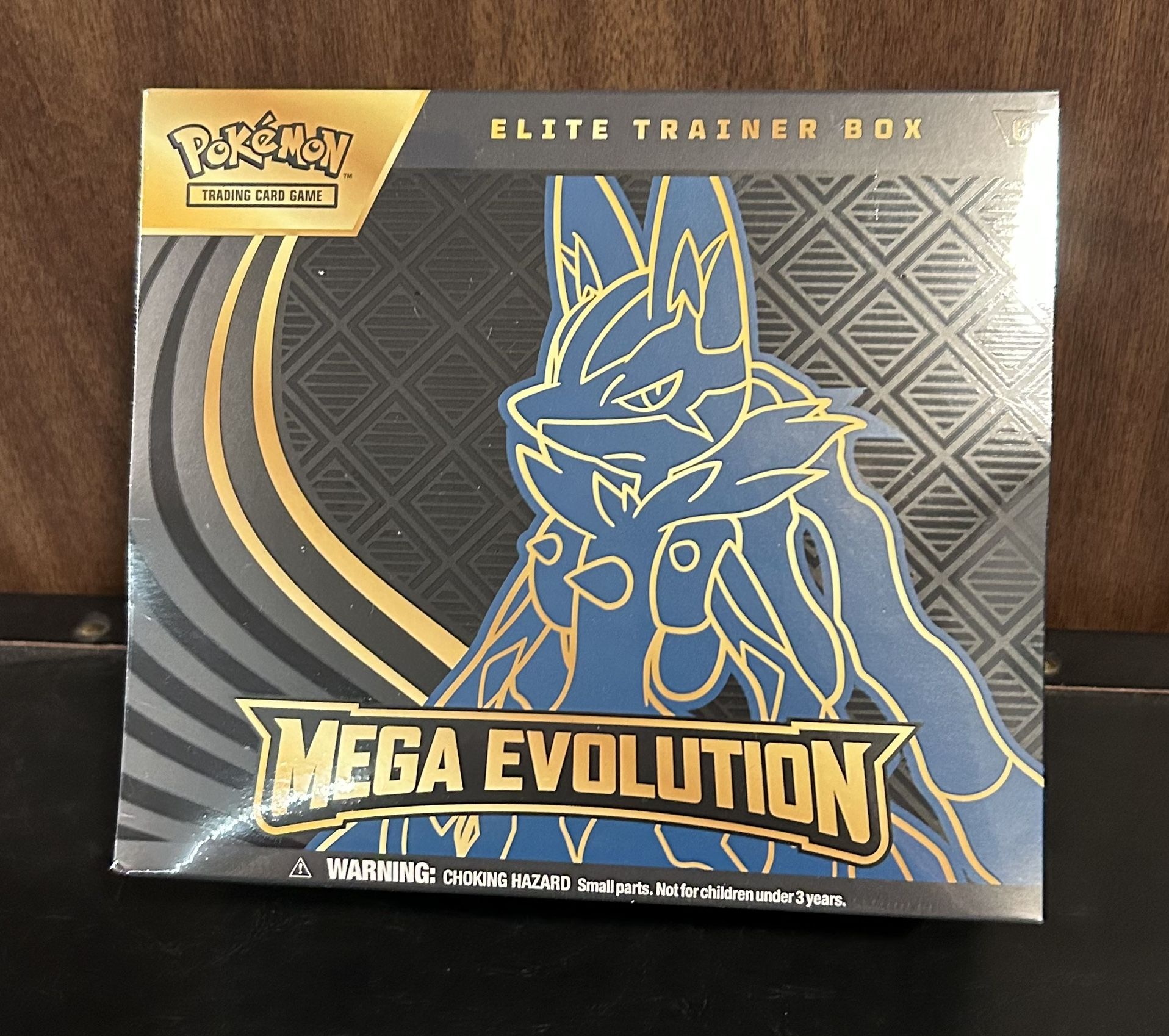 MEGA LUCARIO ELITE TRAINER BOX