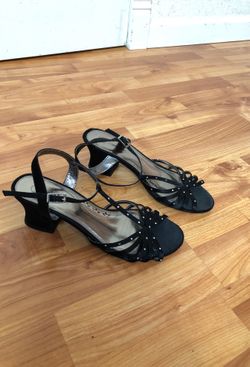 Girls sandals size 4