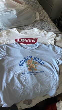 Lady’s Levi’s Tshirts “2”