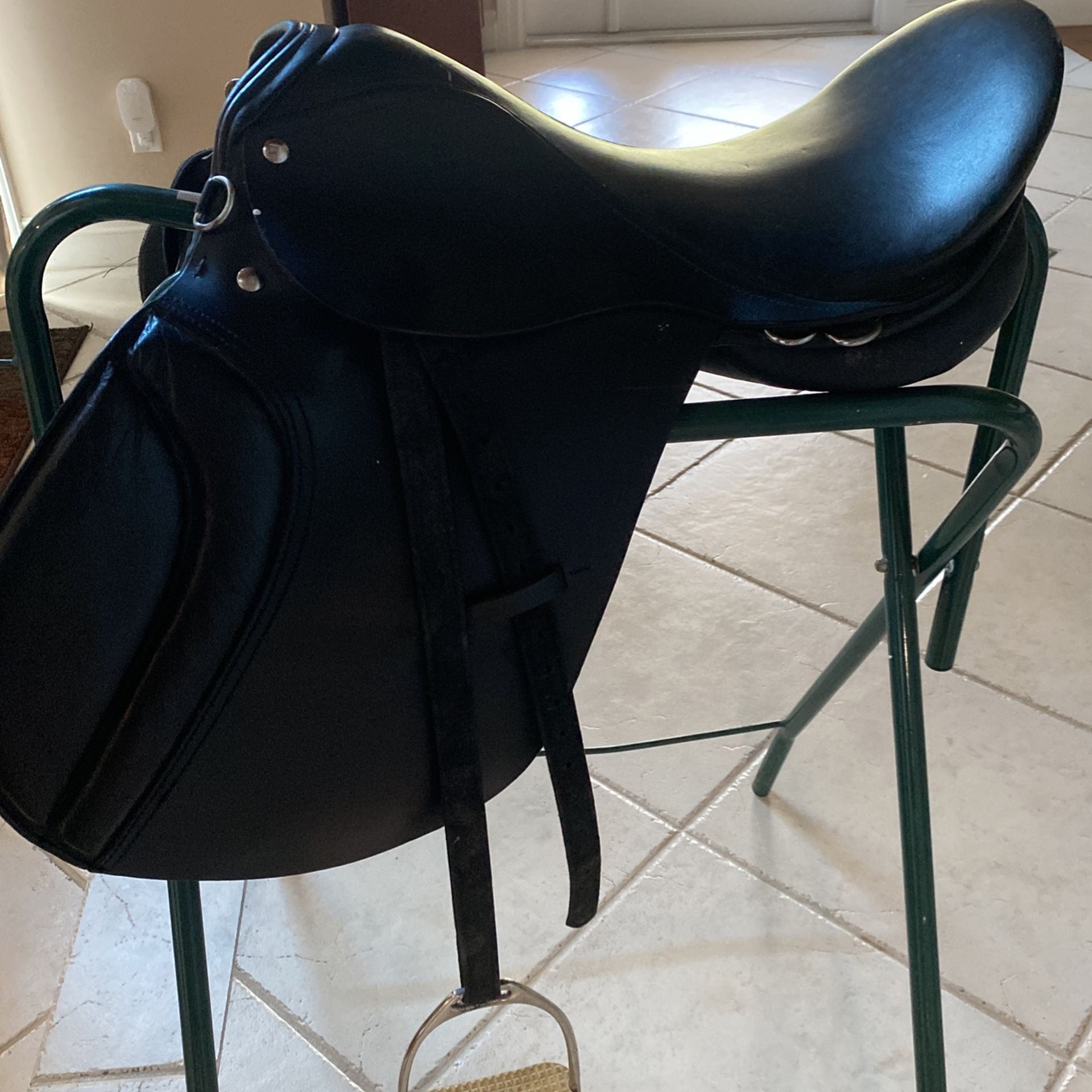 Saddle, Saddle Rack, Girths for Sale in Laud Lakes, FL OfferUp