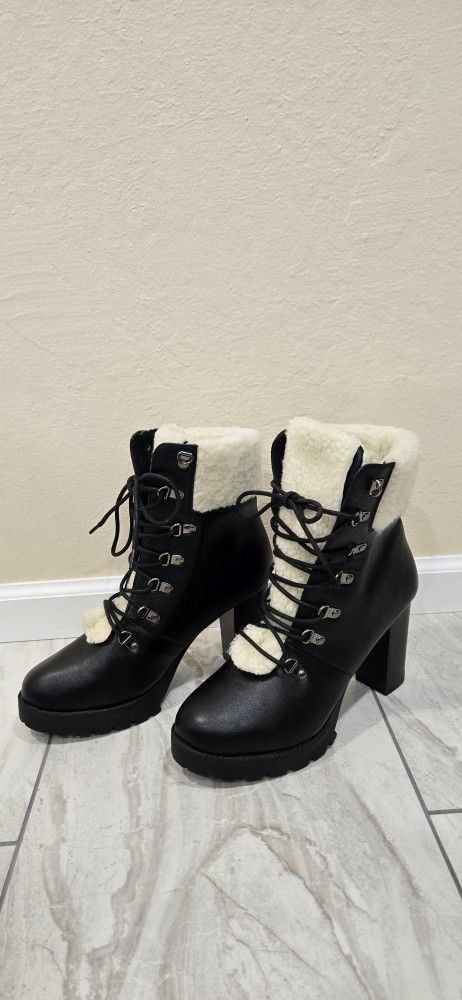 Forever Women’s Black Faux Fur And Leather Ankle Platform Boots SZ 10 Lace Up. NEW.