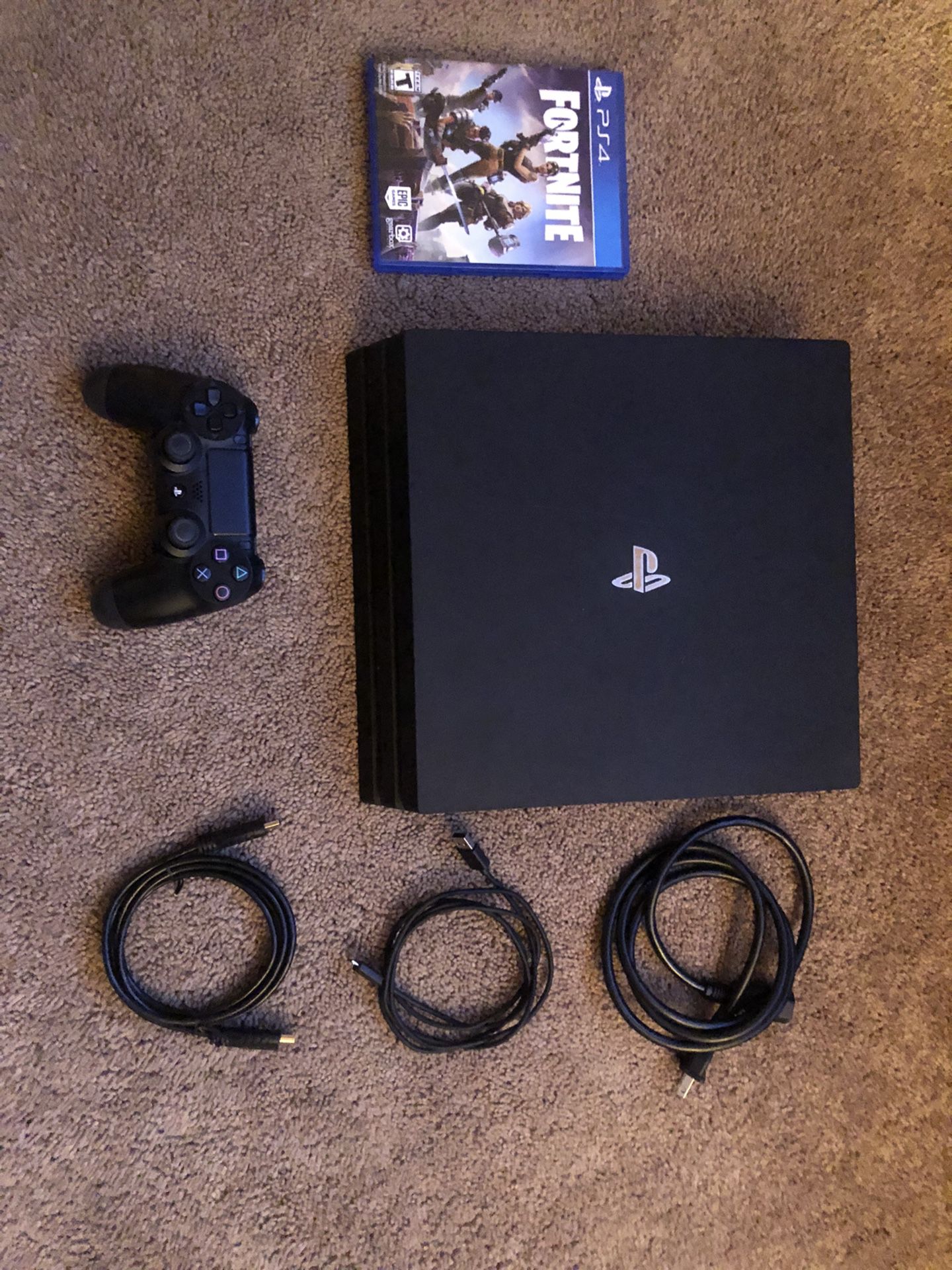 Ps4 Pro 1TB- fortnite (hard copy used)-1 controller