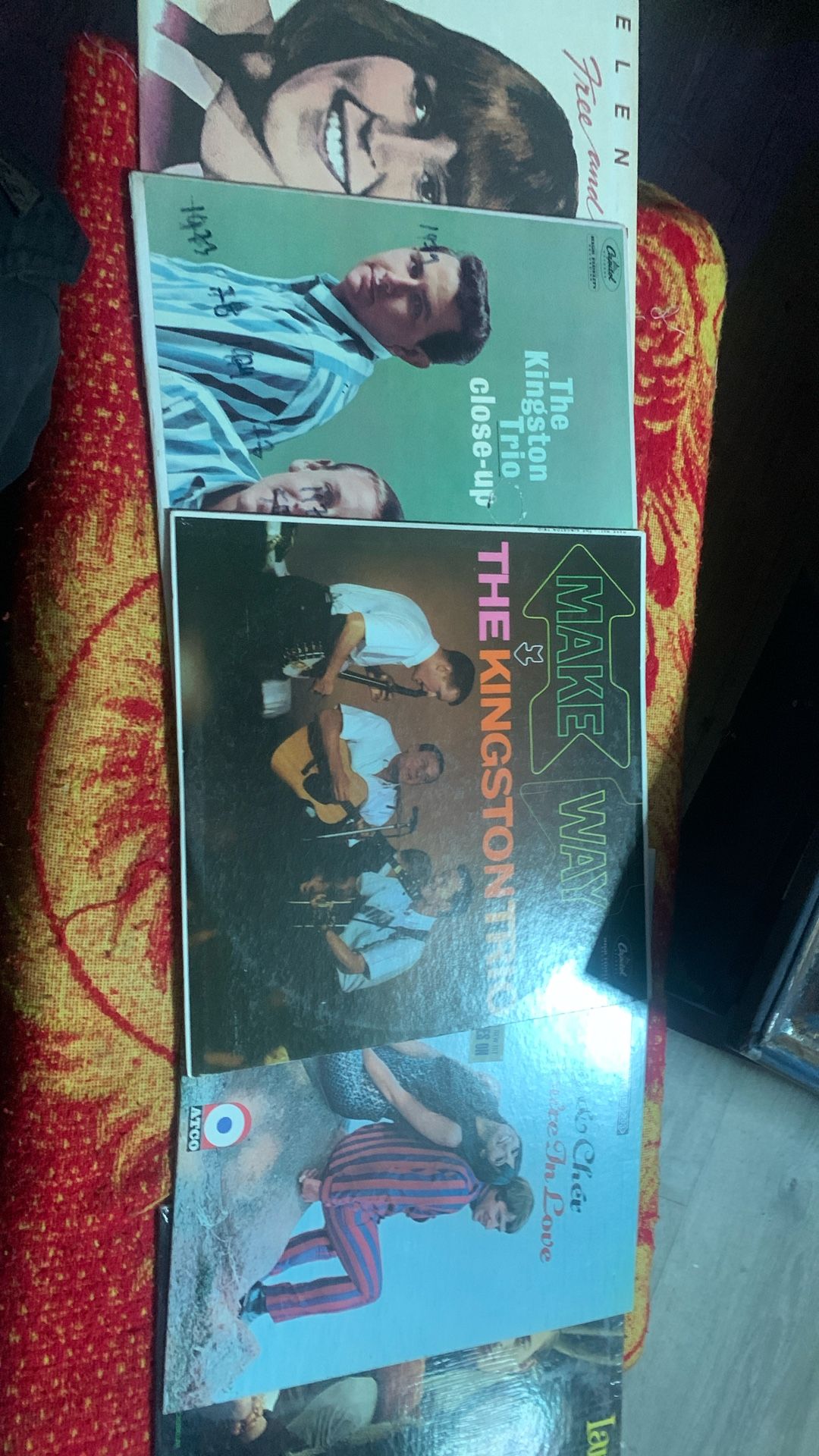 Sonny& Cher, The Kingston Trio Close Up, Helen Reddy , Isn&sylvia