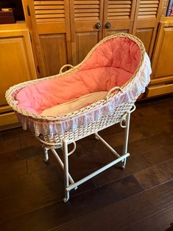 Vintage wicker bassinet