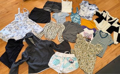 Girls Clothes  Bundle Sz - XS (juniors) 17 pieces