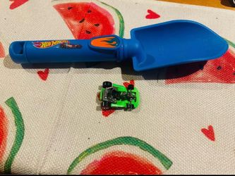Vintage Hotwheels Go Cart Car and trowel