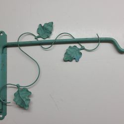 DECORATIVE NEW PLANT HANGER 