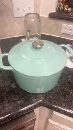Martha Stewart 7 quart cast-iron pot