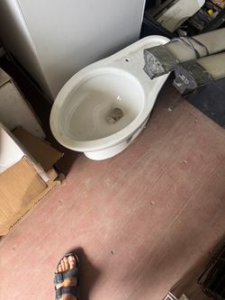 White Porcelain Toilet – Used – Good Conditi