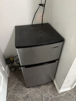 Magic Chef Mini Fridge