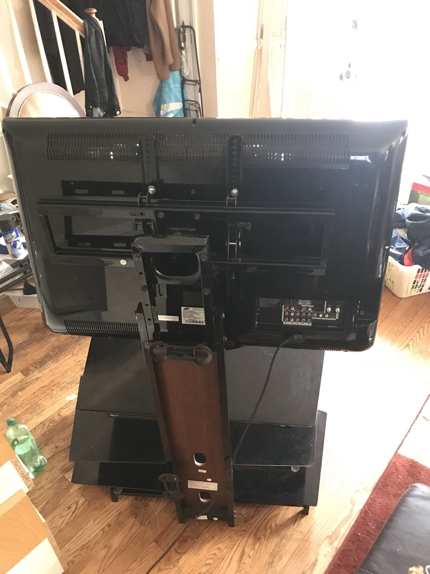 40 inch tv and stand like new , works perfectly