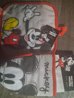 Disney Mickey Mouse Pot Holder and Mini Mitt Set