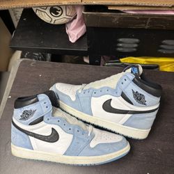 Air Jordan 1 High University Blue 