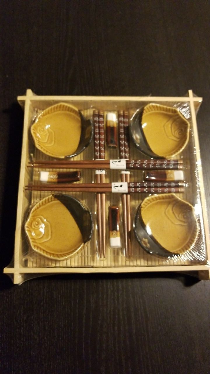 Brand new Japanese Sushi Set for 4