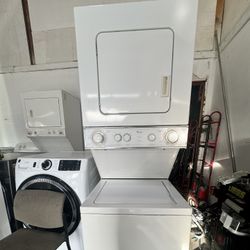 Whirlpool Washer And Dryer Combo Stacked 24 "width 