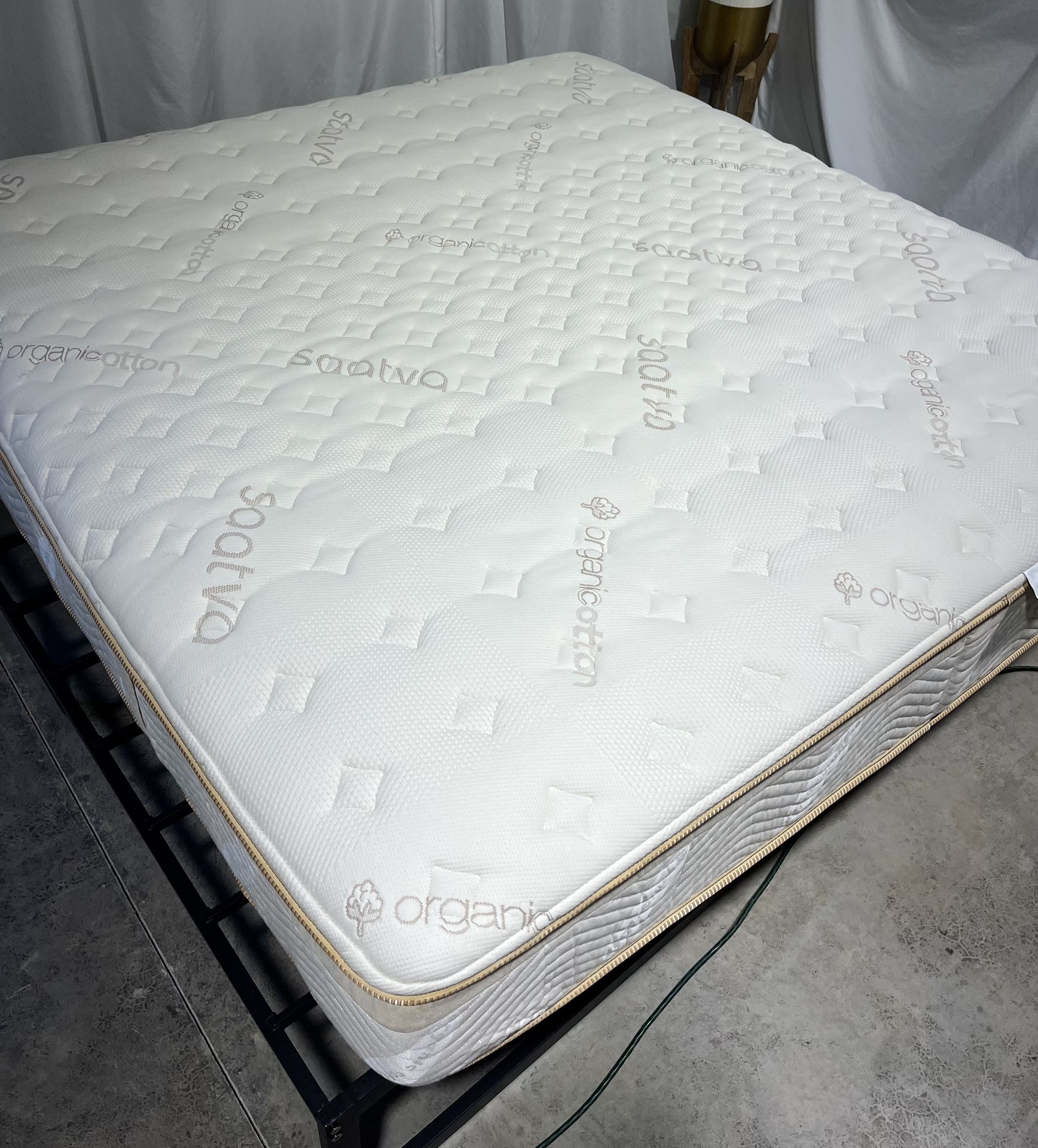 Saatva Memory Foam Hybrid Mattress - KING