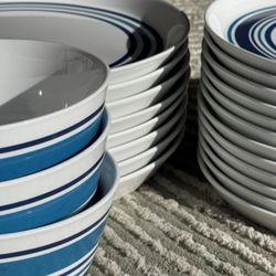 Crate & Barrel Plate & Bowl Set 