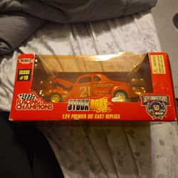 Vintage NASCAR 50 Anniversary 1:24 Premiere Die Cast replica issue#19 CITGO CAR
