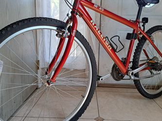 RALEIGH M30 MOUNTAIN BIKE IN EXCELLENT CONDITION READY TO RIDE IT for Sale in Las Vegas NV OfferUp
