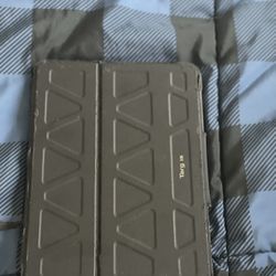 Apple iPad 5th Generation(case and screen protector)