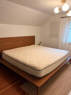 Harvest Essentials King Organic Latex Hybrid Mattress – Excellent Condition
