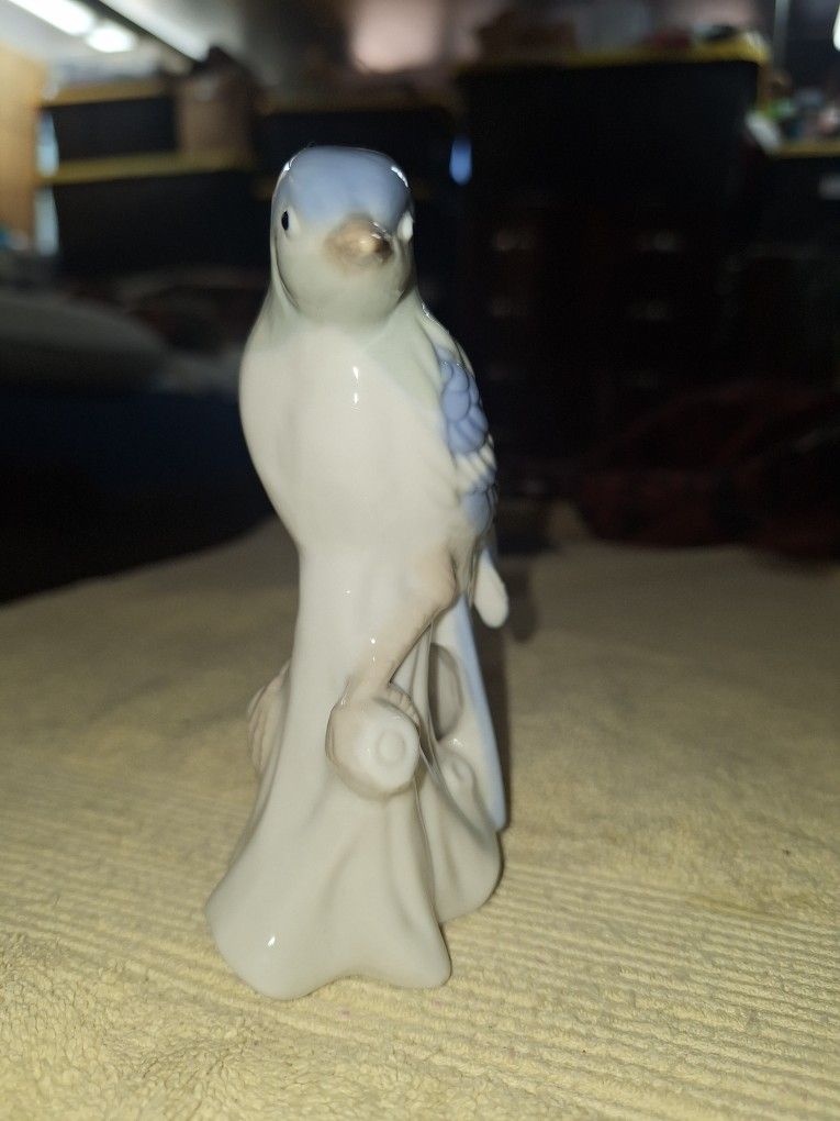 Lego Fine Quality Japan Porcelain Bird Figurine A11F309