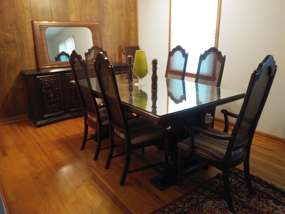 Dining room set with 6 chairs including captains chair