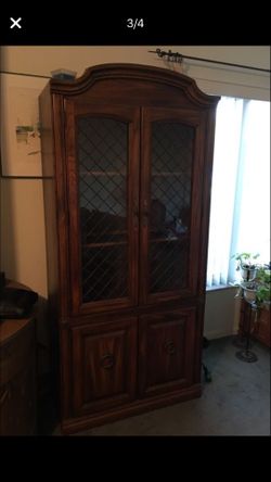Beautiful china cabinet - smoke free home. Bottom enclosed cabinet with drawer. Great condition!