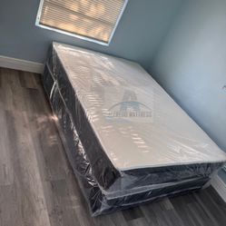 Full mattress with box spring (2pc set - new) 