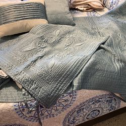 Sobrecama Twin con cojines